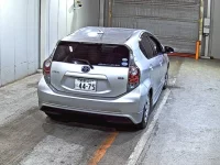 Toyota AQUA лот № 8034 оценка 3.5  с аукциона в Японии 4