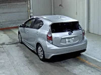 Toyota AQUA лот № 8034 оценка 3.5  с аукциона в Японии 1