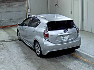 Toyota AQUA  с аукциона в Японии