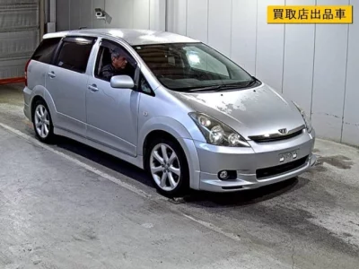 Toyota WISH  с аукциона в Японии