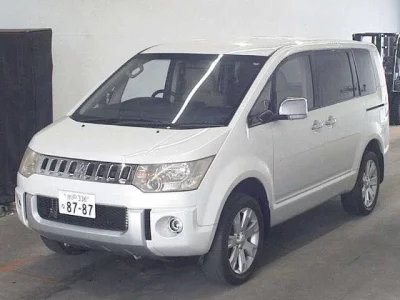 Mitsubishi Delica D:5