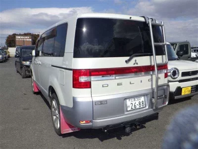 Mitsubishi Delica D:5