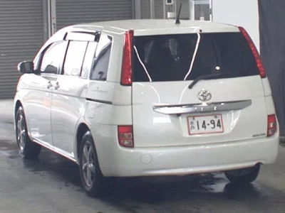 Toyota ISIS  с аукциона в Японии