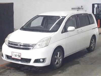 Toyota ISIS  с аукциона в Японии