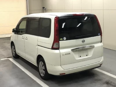 Nissan SERENA  с аукциона в Японии