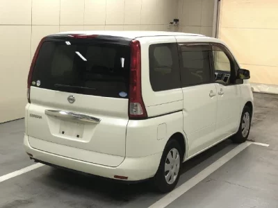 Nissan SERENA  с аукциона в Японии