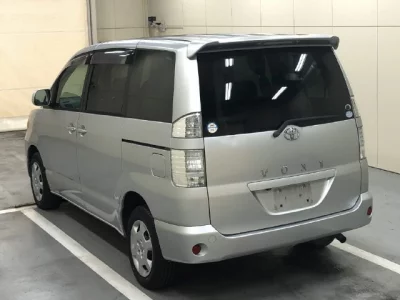 Toyota VOXY  с аукциона в Японии