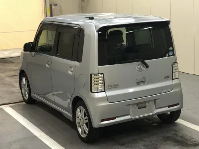 Toyota PIXIS SPACE  с аукциона в Японии