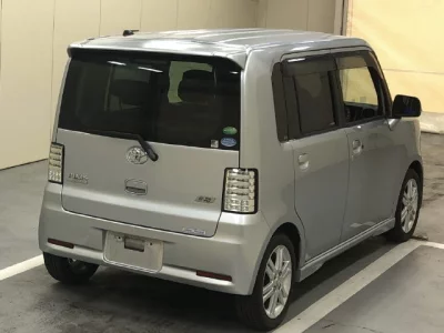 Toyota PIXIS SPACE  с аукциона в Японии