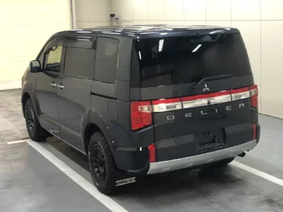 Mitsubishi Delica D:5
