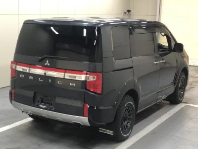 Mitsubishi Delica D:5