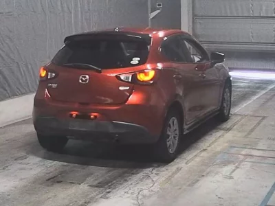Mazda DEMIO  с аукциона в Японии