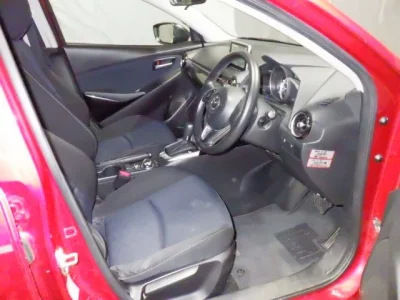 Mazda DEMIO  с аукциона в Японии