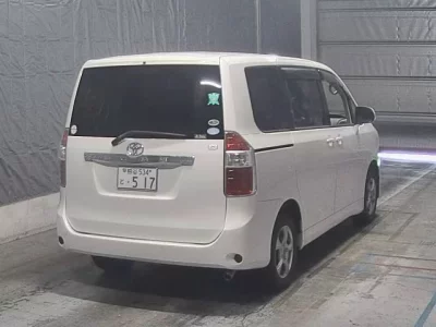 Toyota NOAH  с аукциона в Японии