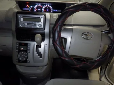 Toyota NOAH  с аукциона в Японии