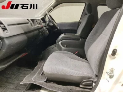 Toyota REGIUS ACE COMMUTER