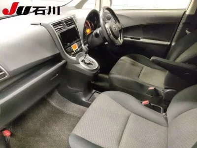 Toyota RACTIS  с аукциона в Японии