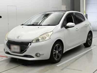 Peugeot 208  с аукциона в Японии