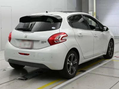 Peugeot 208  с аукциона в Японии