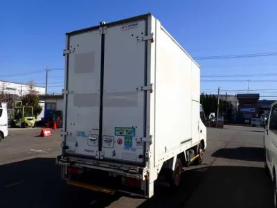 Toyota DYNA  с аукциона в Японии