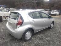 Toyota AQUA лот № 23775 оценка 3.5  с аукциона в Японии 2