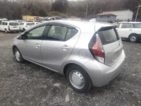 Toyota AQUA лот № 23775 оценка 3.5  с аукциона в Японии 4