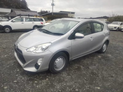 Toyota AQUA  с аукциона в Японии