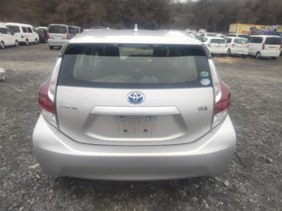 Toyota AQUA  с аукциона в Японии