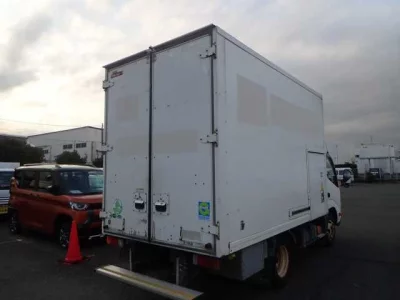 Toyota DYNA  с аукциона в Японии