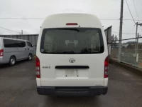 Toyota HIACE VAN лот № 32210 оценка 3.5  с аукциона в Японии 3