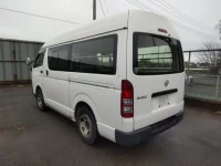 Toyota HIACE VAN лот № 32210 оценка 3.5  с аукциона в Японии 4