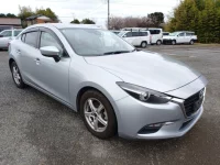 Mazda AXELA лот № 32798 оценка 3.5  с аукциона в Японии 1