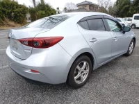 Mazda AXELA лот № 32798 оценка 3.5  с аукциона в Японии 2