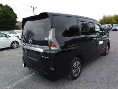 Nissan SERENA  с аукциона в Японии