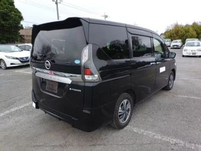 Nissan SERENA  с аукциона в Японии