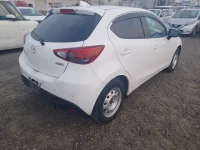 Mazda DEMIO лот № 24695 оценка 3.5  с аукциона в Японии 2