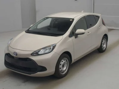 Toyota AQUA  с аукциона в Японии