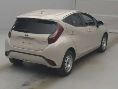 Toyota AQUA  с аукциона в Японии