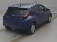 Toyota AQUA лот № 70213 оценка R  с аукциона в Японии 1