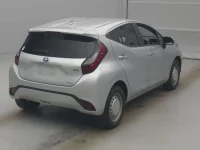 Toyota AQUA лот № 70223 оценка 3.5  с аукциона в Японии 1