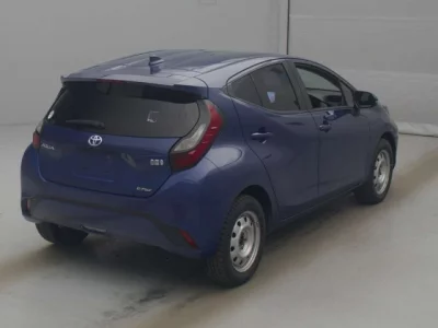Toyota AQUA  с аукциона в Японии