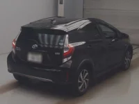 Toyota AQUA лот № 60 оценка 4  с аукциона в Японии 1