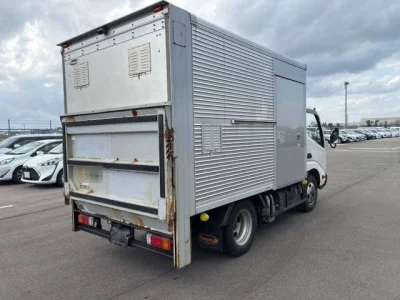 Toyota DYNA  с аукциона в Японии