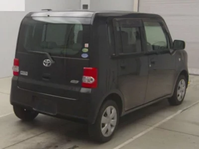 Toyota PIXIS SPACE  с аукциона в Японии