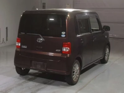 Toyota PIXIS SPACE  с аукциона в Японии