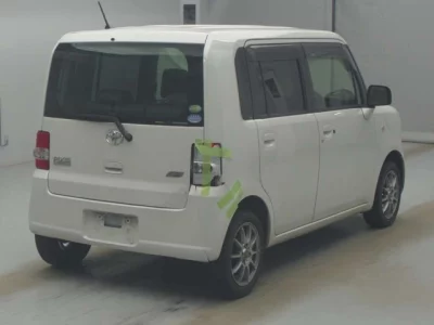 Toyota PIXIS SPACE  с аукциона в Японии