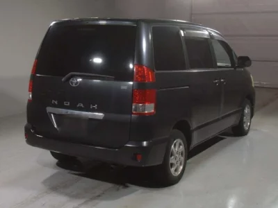 Toyota NOAH  с аукциона в Японии