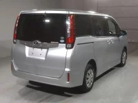 Toyota NOAH лот № 121 оценка R  с аукциона в Японии 1