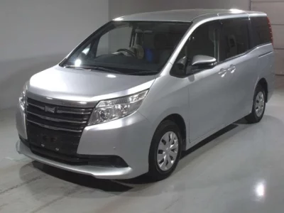 Toyota NOAH  с аукциона в Японии