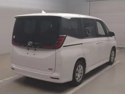 Toyota NOAH  с аукциона в Японии